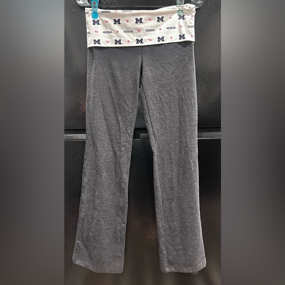 Victoria’s Secret’s Pink Vintage Michigan Wolverines Fold Over Flare Leggings